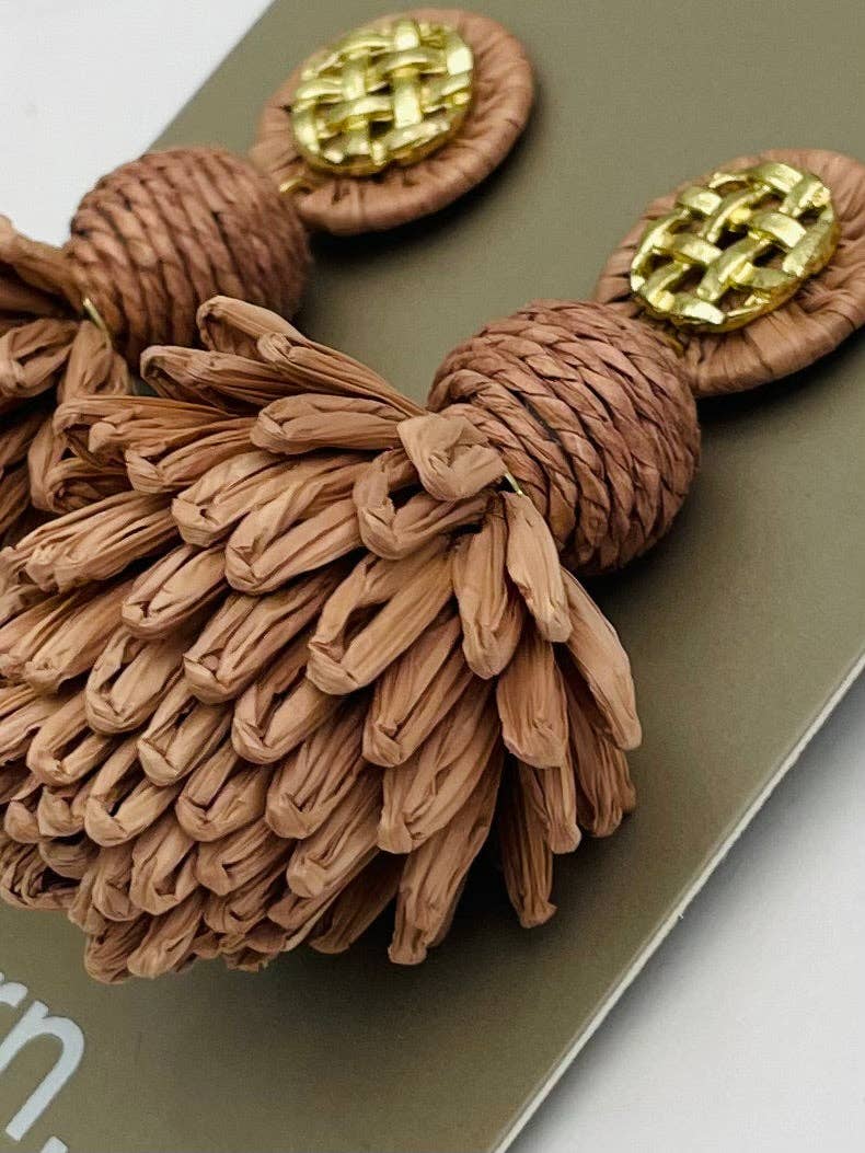 Wonder Raffia Dangle Earring (taupe)