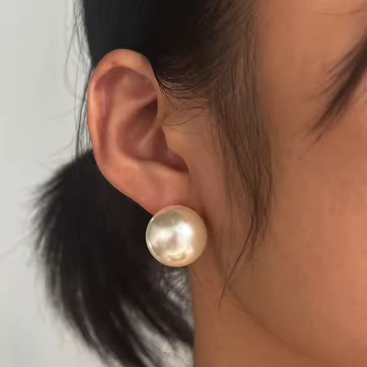 Jumbo Pearl Stud