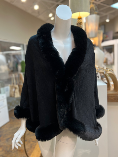 Black Cape w/Faux Fur Trim