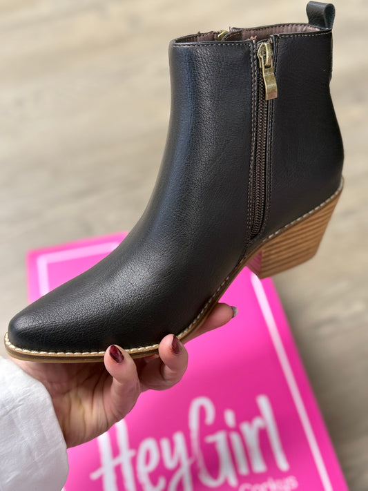 Black Toil N Trouble Boot