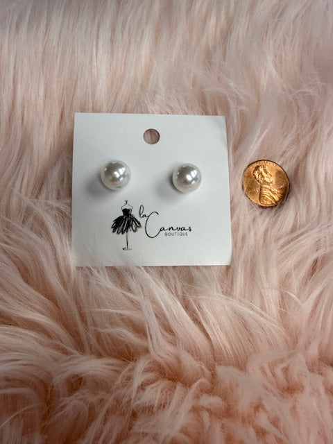 Small Pearl Stud