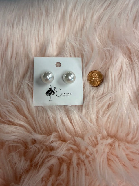 Large Pearl Stud