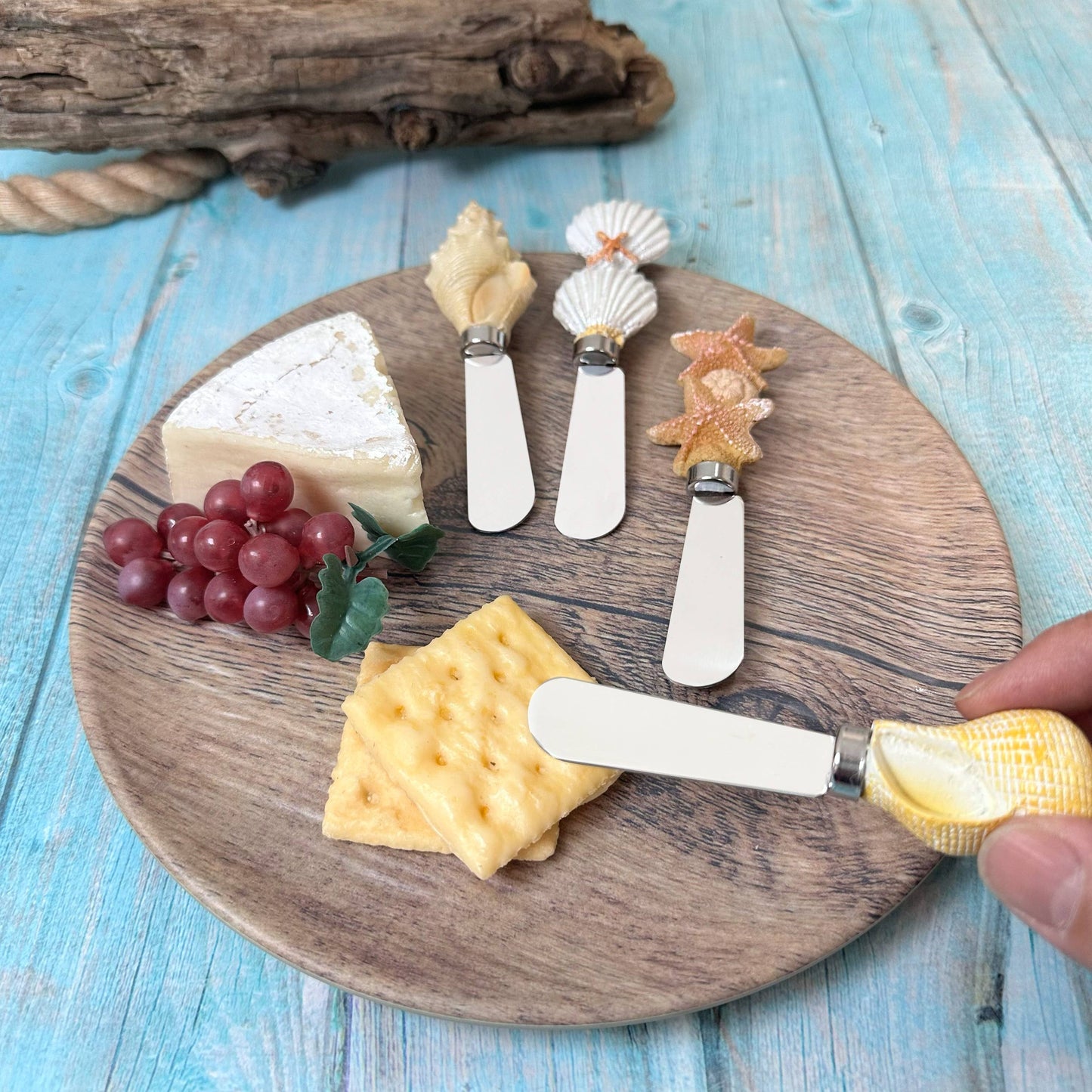 Shells Polyresin Cheese Spreader